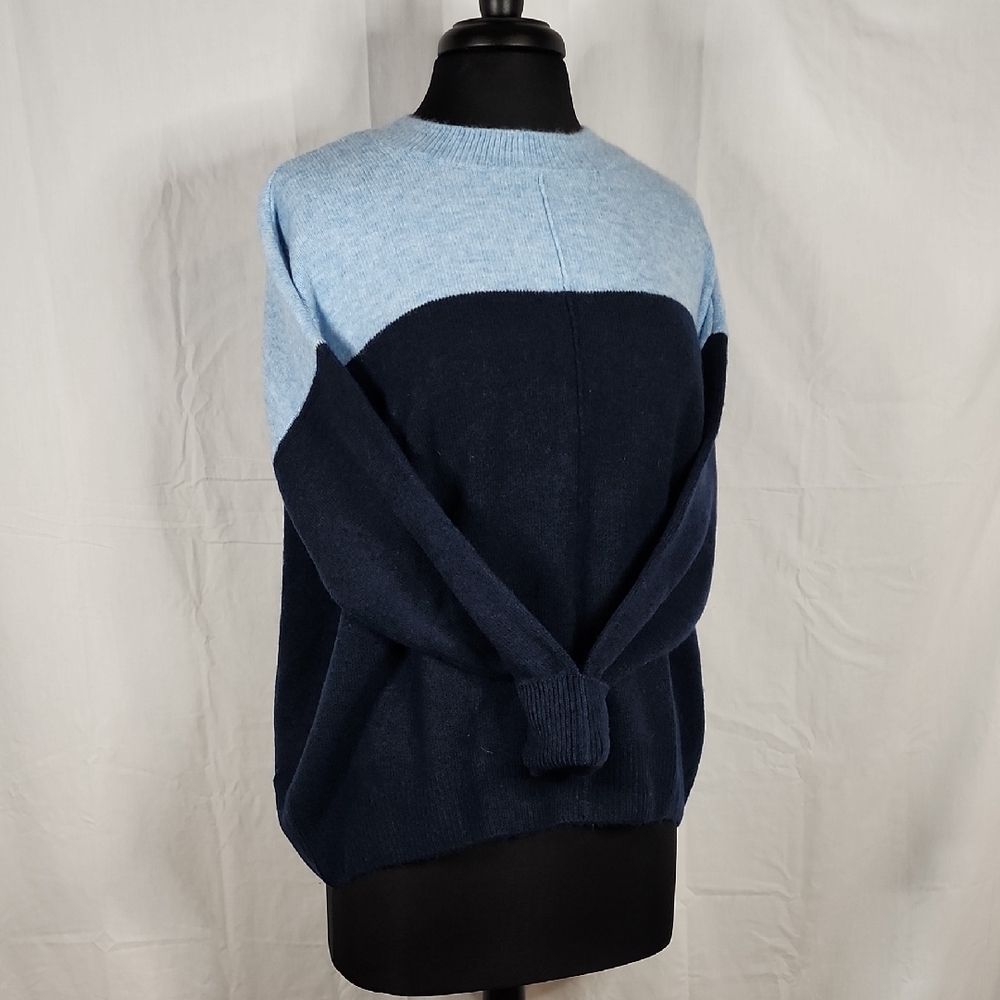 Vince Camuto Crewneck Sweater Size Medium